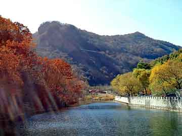 2026 世界杯揭幕战门票在二级市场涨至 8000 美金： 解析北美足球市场的消费力。